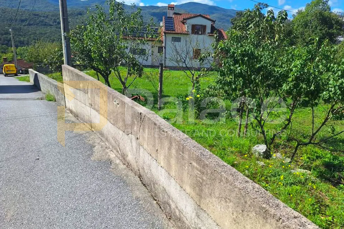 građevinsko zemljište 694 m² – brešca, mirna lokacija - slika 2