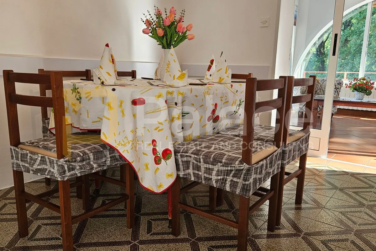 kuća s predivnom okućnicom i pogledom na more, mošćenička draga - slika 9