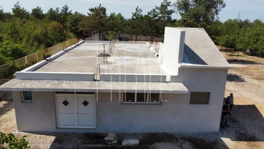 prilika: građevinsko zemljište s roh bau objektom, drniš, 3057 m2 - slika 2