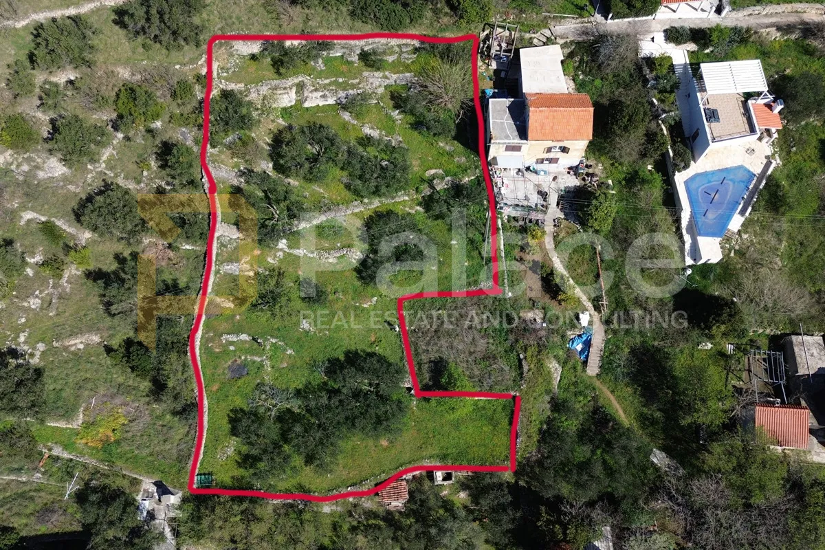 građevinski teren na otoku prviću - prvić luka 1251m2 - slika 2