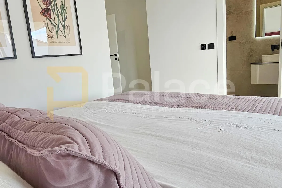 jedinstvena vila s bazenom u kaštel novom - slika 29