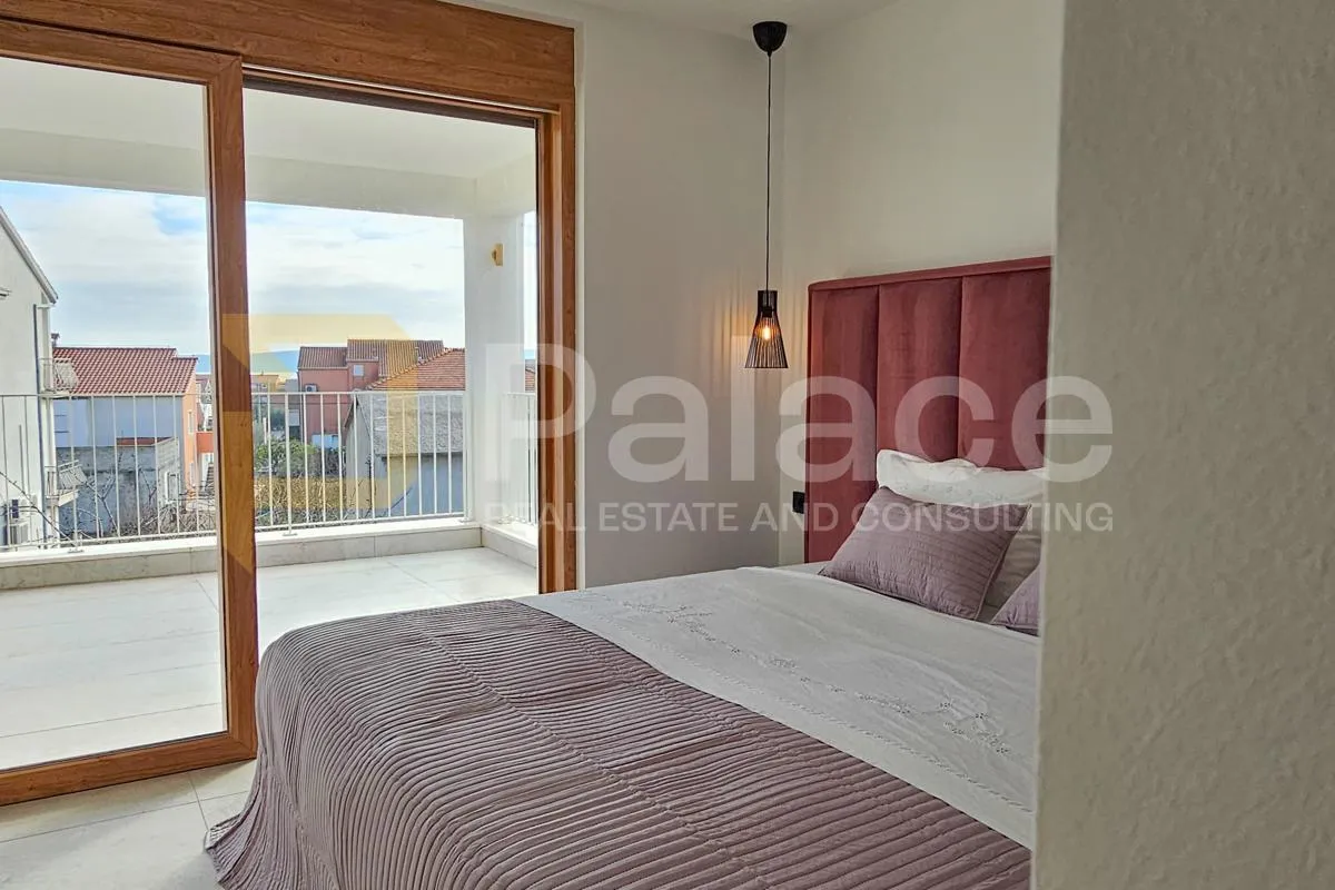 jedinstvena vila s bazenom u kaštel novom - slika 5