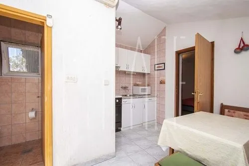 vila u mirnoj uvali s pogledom na cijelu rogoznicu - slika 17