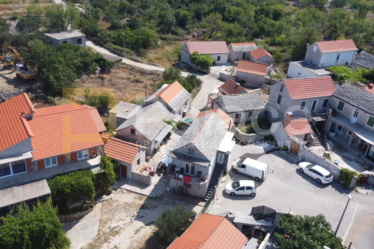 kamena kuća s pripadajućim građevinskim zemljištem - slika 3