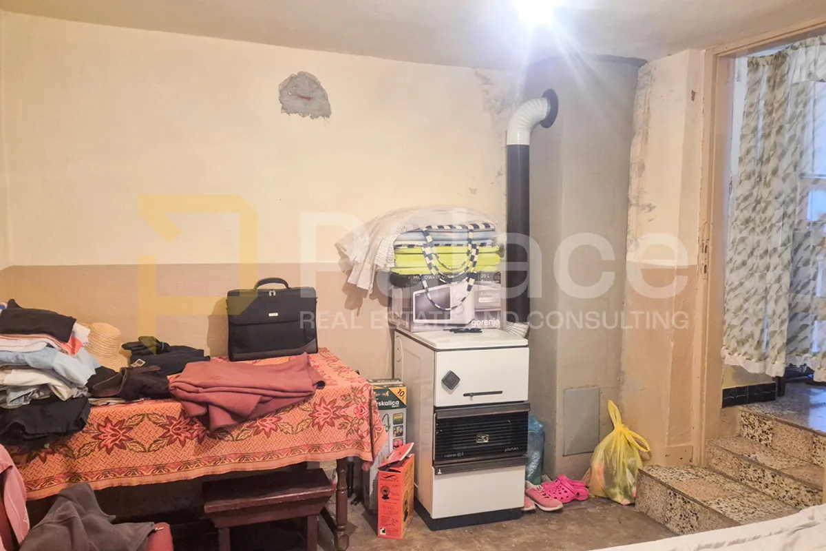 obiteljska kuća s velikom okućnicom, skradin bićine 131 m2 - slika 12