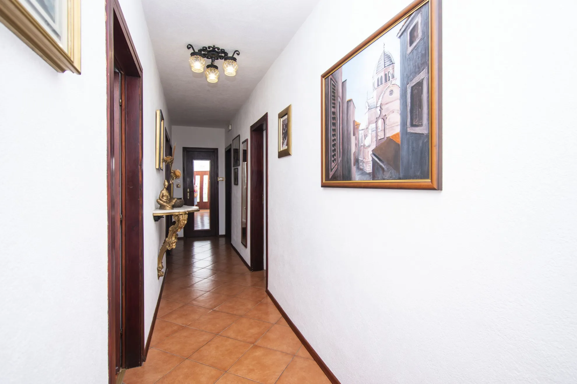 predivna kuća nedaleko od mora, 284 m2 i dvorište 650 m2 - slika 13