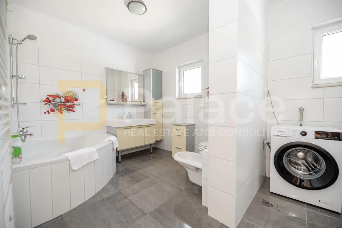 vila sa grijanim bazenom, konobom i apartmanima, zemunik donji - slika 14