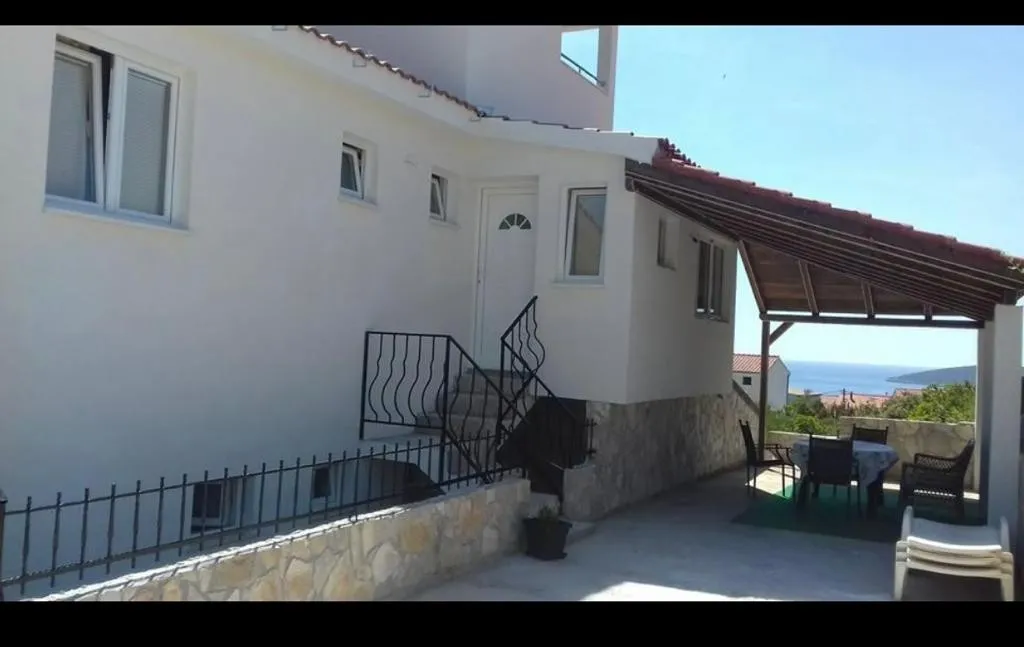 *sniženo* prekrasna kuća s apartmanima, maslinica, šolta - slika 4