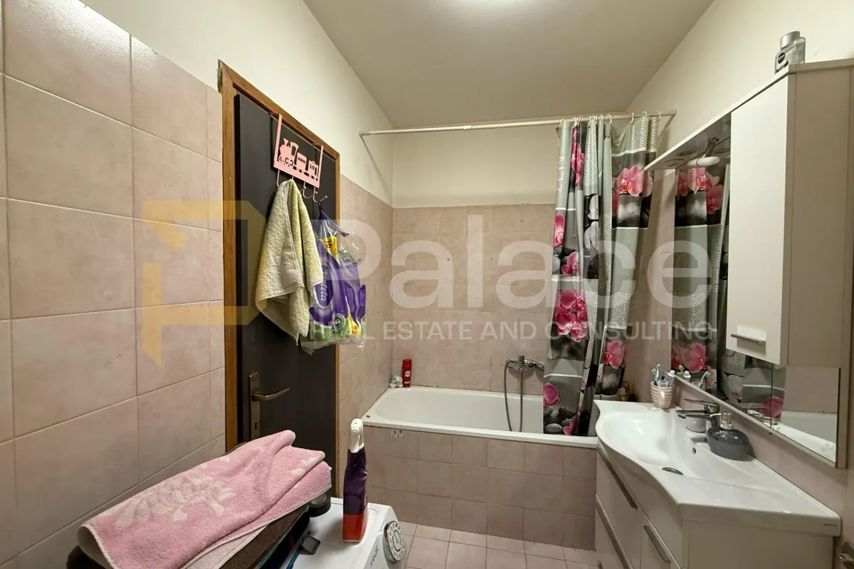 prostran stan u centru pule – 3 sobe, 82m², namješten - slika 12