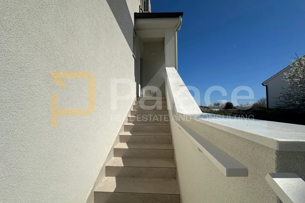 kuća s 2 stana i studio apartmanom, odlična prilika - šišan - slika 18