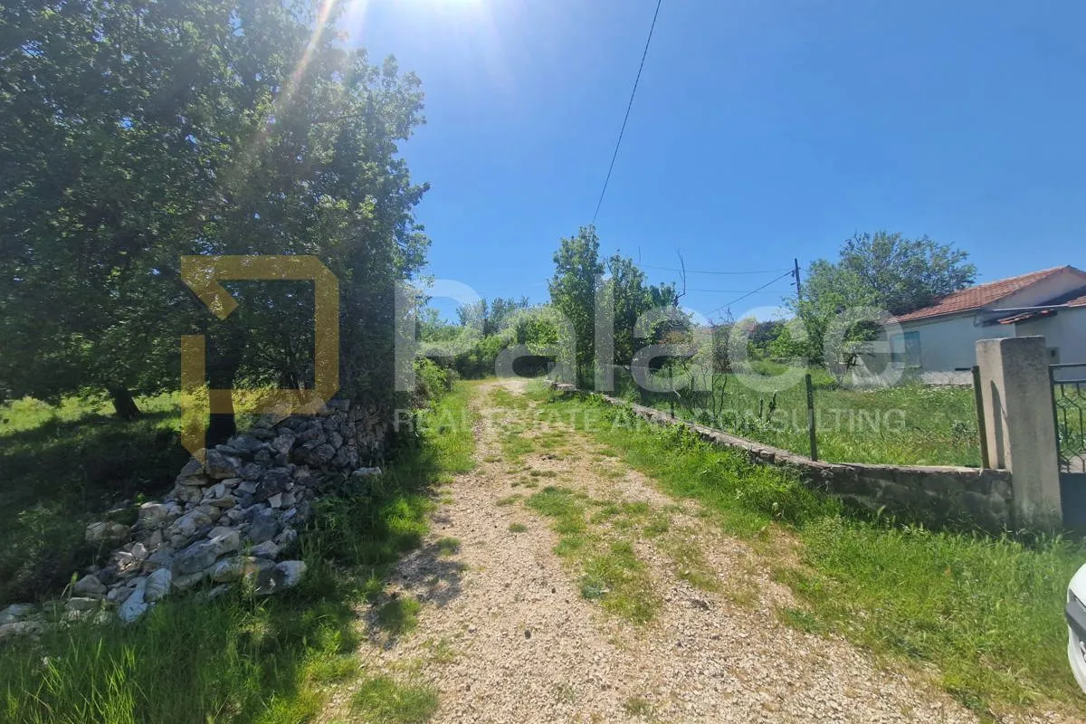 top prilika: građevinski teren s 2 puta i priključkom struje, 771m2 - slika 3