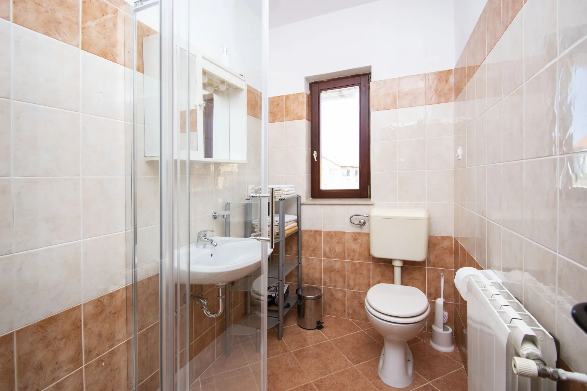 uređena samostojeća kuća s 4 apartmana i dvorištem, murter, 275 m2 - slika 6
