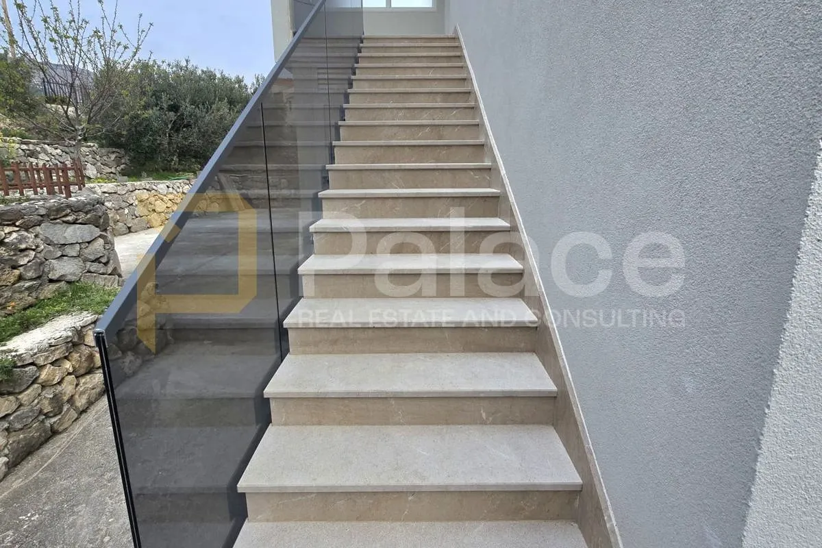 moderan trosoban stan s balkonom, solin - mravince - slika 20