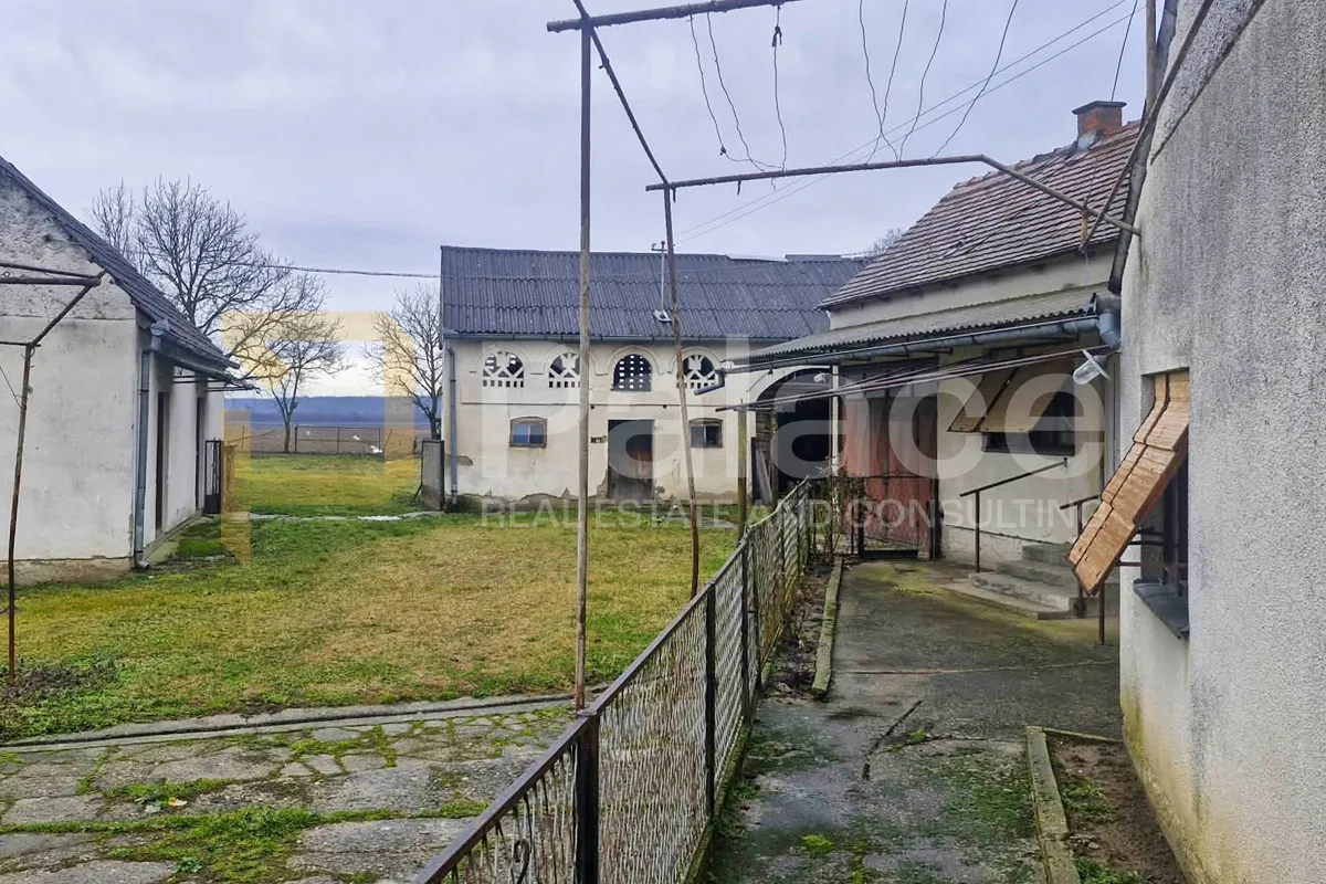 obiteljska kuća s gospodarskim objektima i zemljištem - slika 7