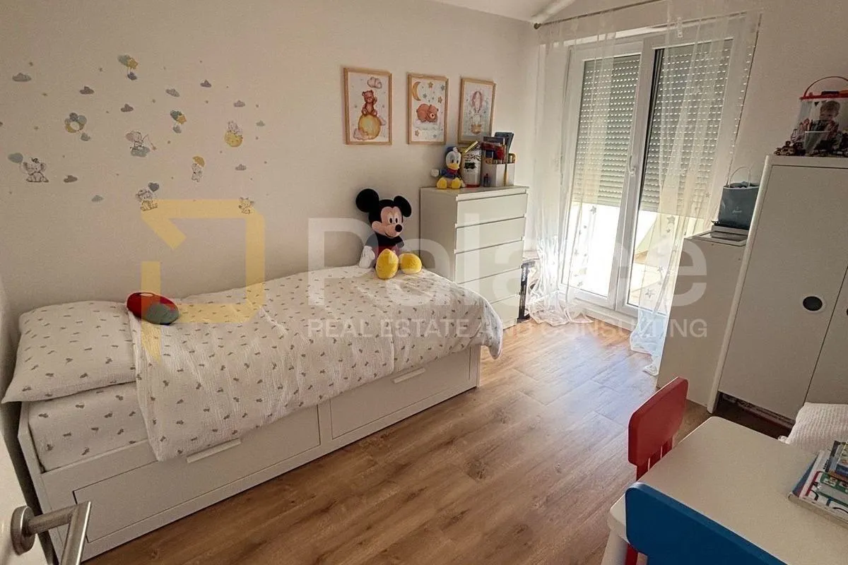 komforan 3‑sobni stan 105 m² + 2 parkirna mjesta, pogled na more - slika 14