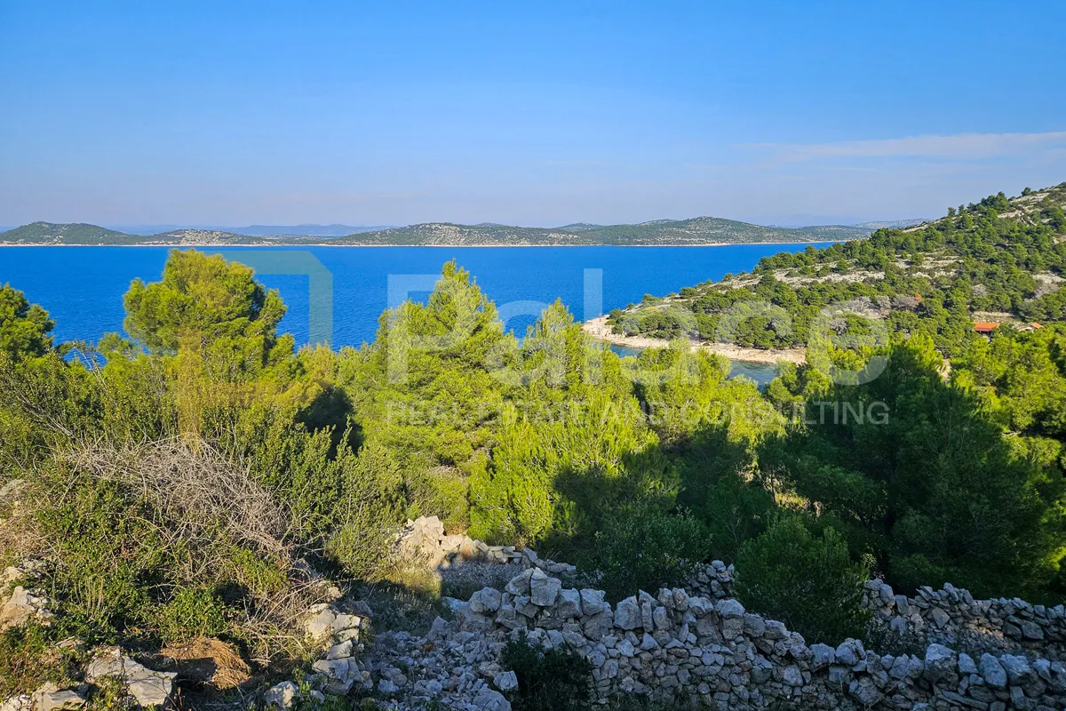 Građevinsko zemljište s pogledom na uvalu i more na otoku Žirju 929 m2 - Žirje, Šibenik