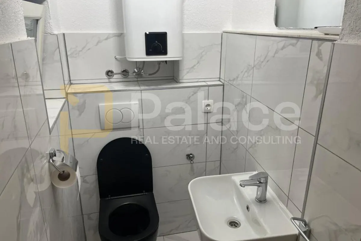 renoviran stan u prizemlju s dvorom, split - slika 4