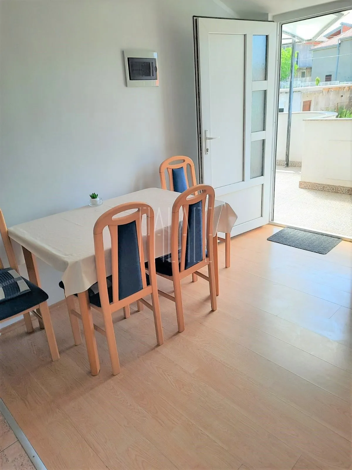 kuća s 3 stana i velikim dvorištem, gornji karin, 230.00 m2 - slika 16
