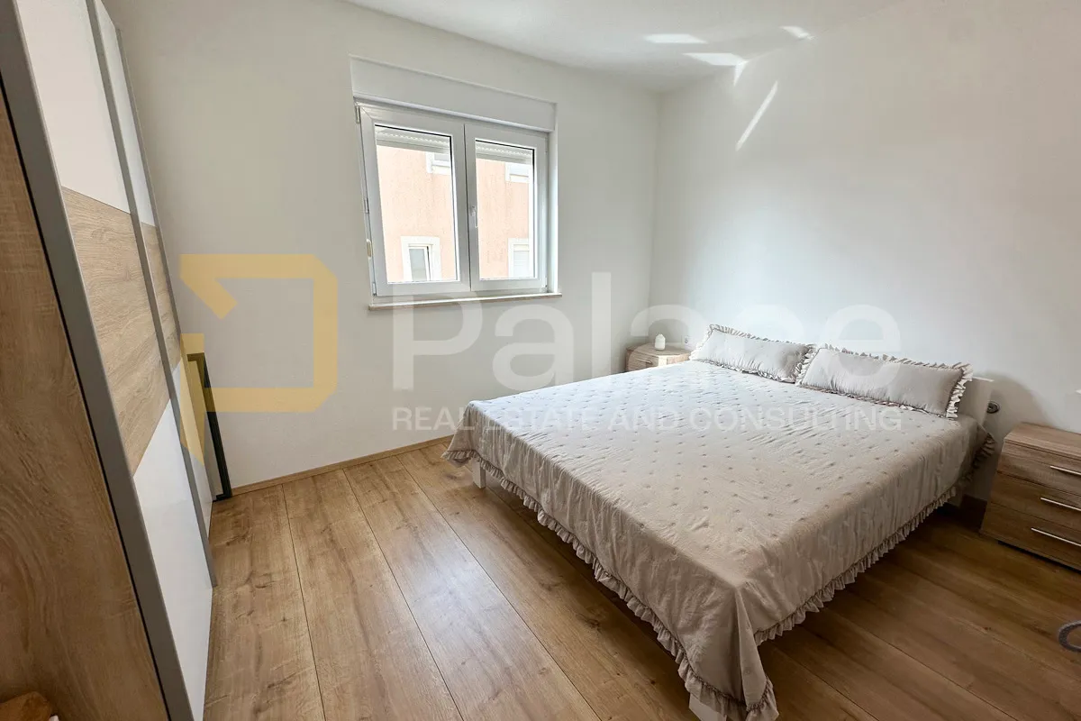 polovica zgrade - 2 stana + potencijal treće jedinice - pula - slika 17