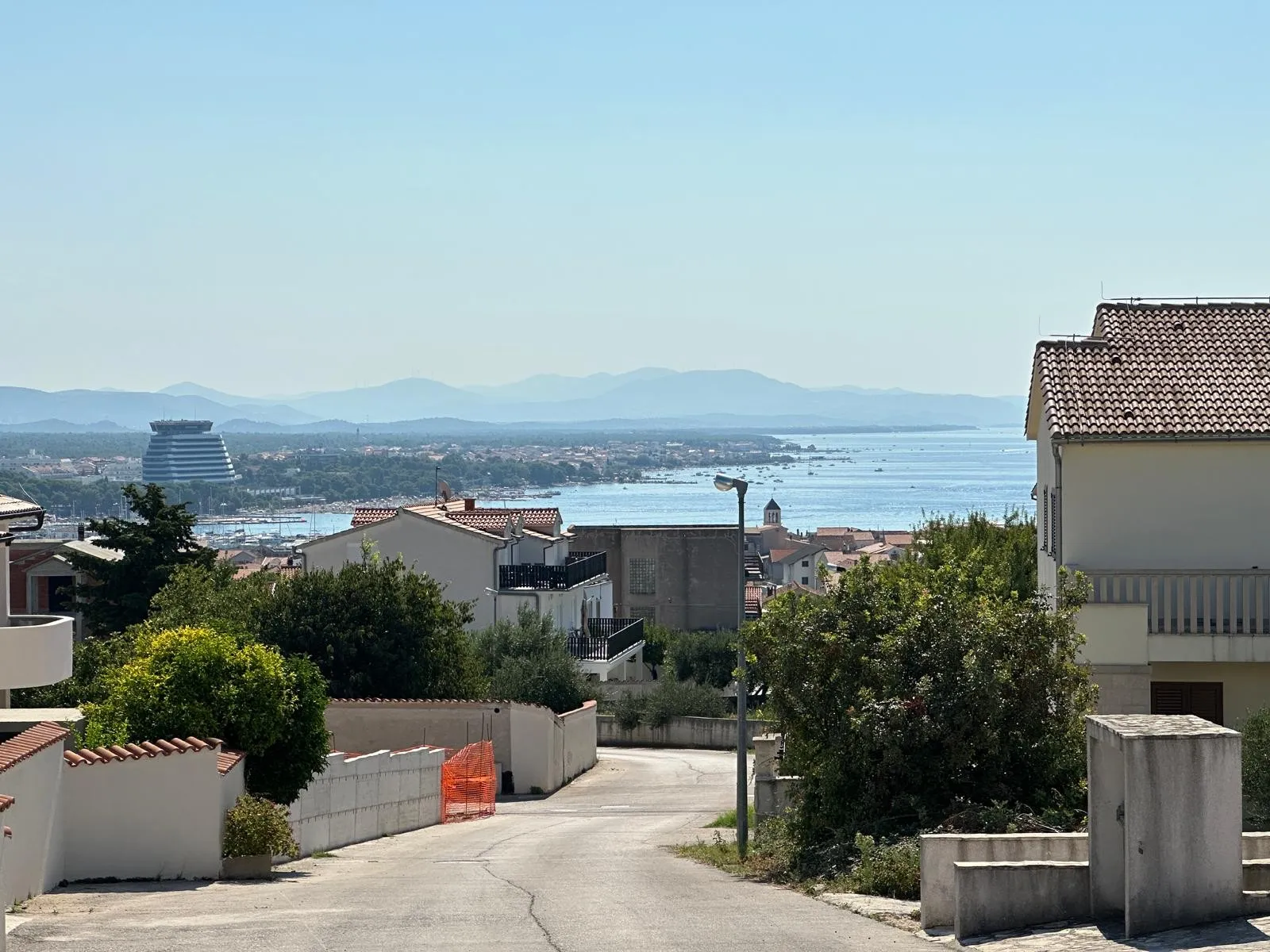 moderni dvoetažni stan s bazenom na vrhunskoj lokaciji, vodice, 230 m2 - slika 9