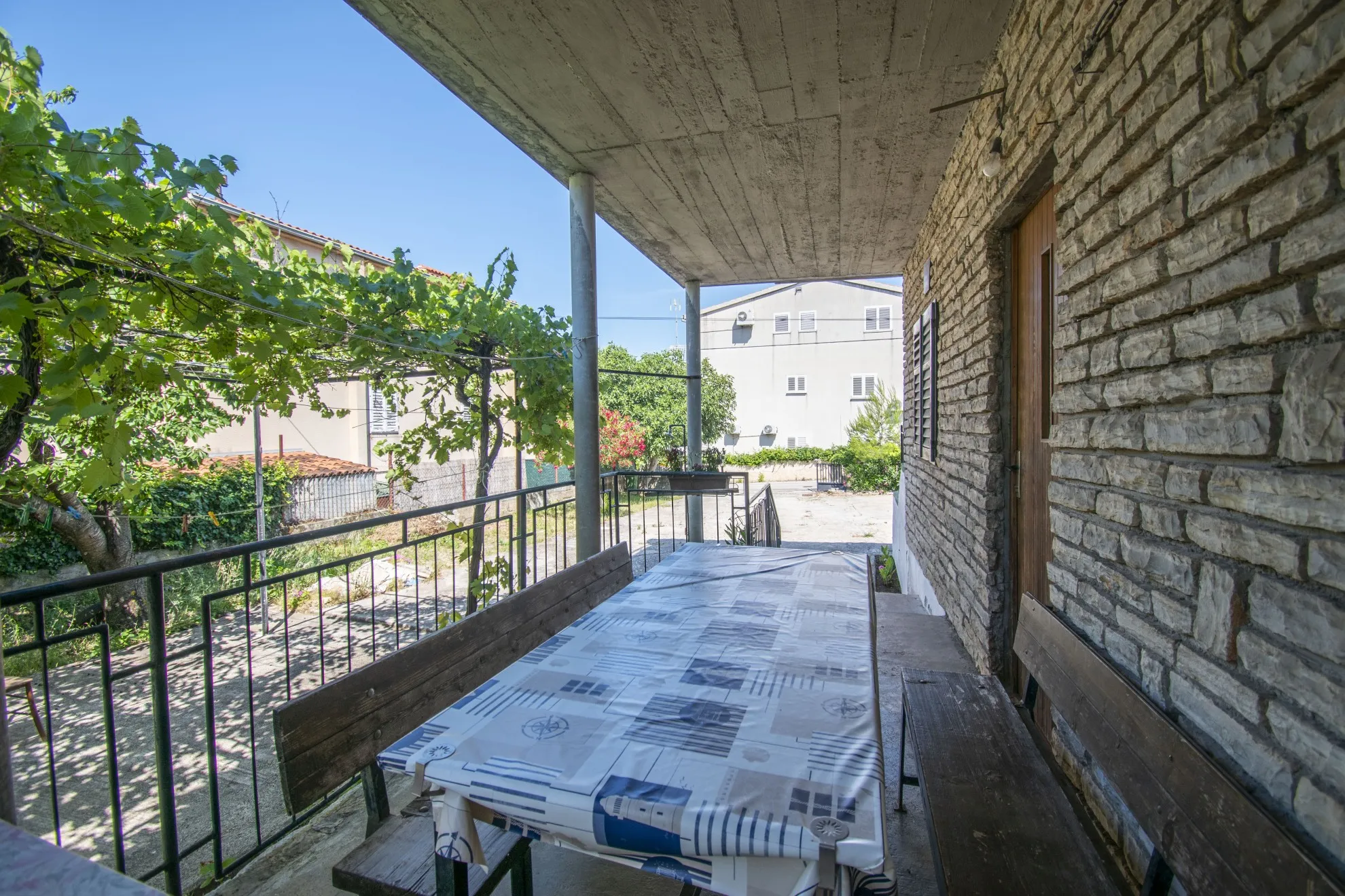 predivna kuća nedaleko od mora, 284 m2 i dvorište 650 m2 - slika 5