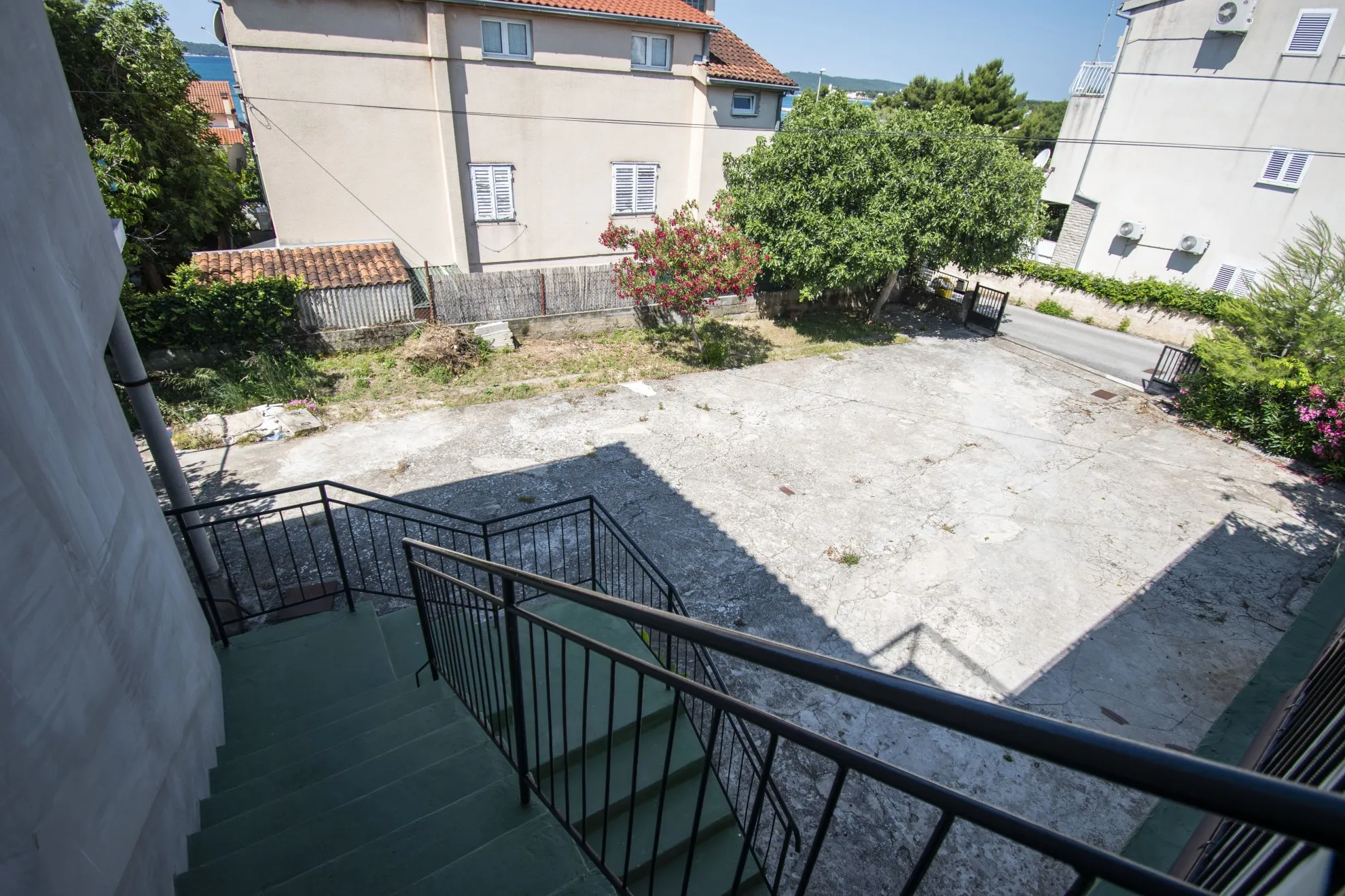 predivna kuća nedaleko od mora, 284 m2 i dvorište 650 m2 - slika 12