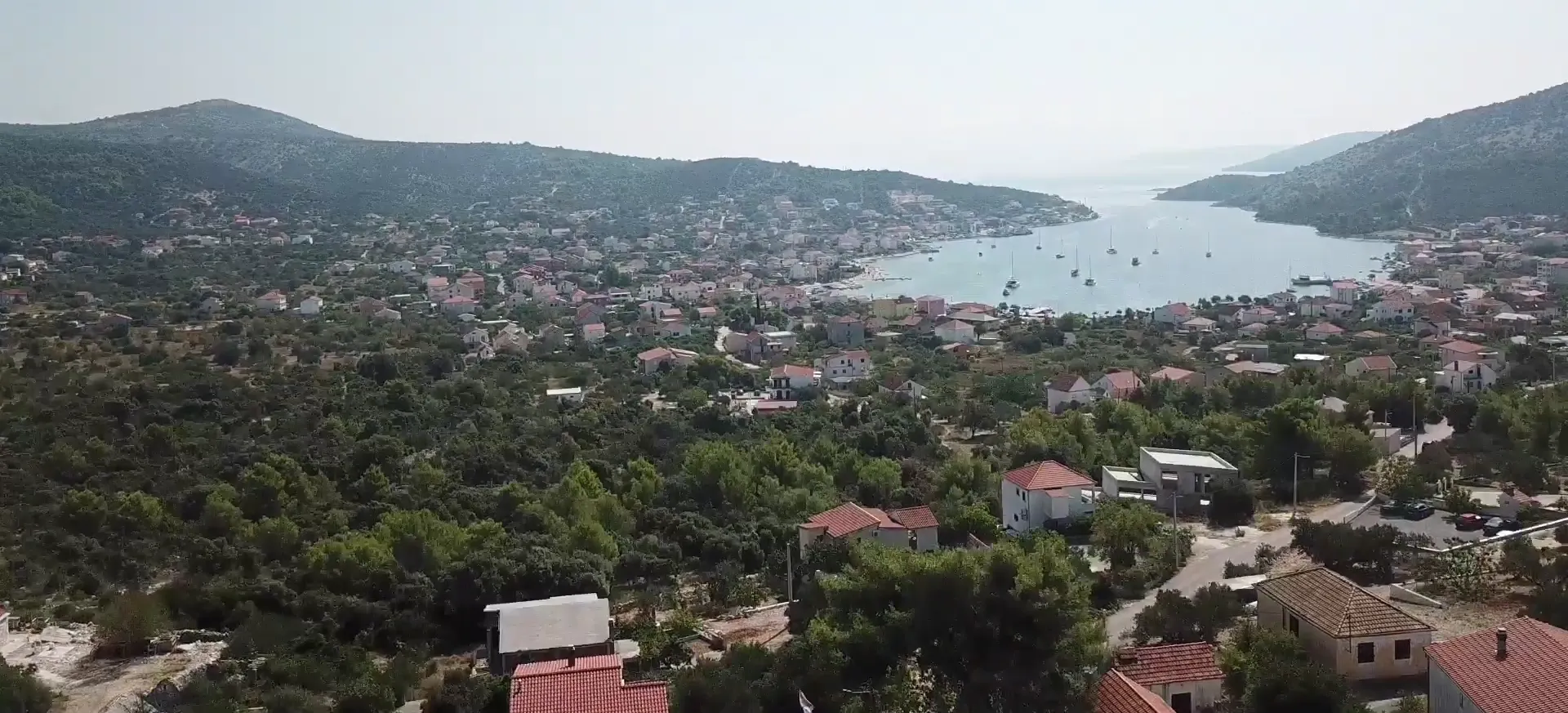 prostrano građevinsko zemljište s pogledom na more, vinišće - slika 2