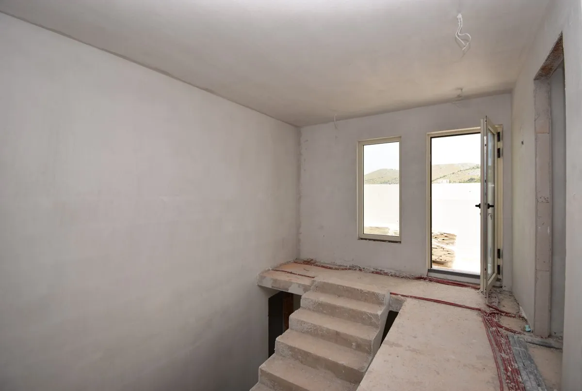vila s iznimnim pogledom i bazenom u žaboriću - slika 13