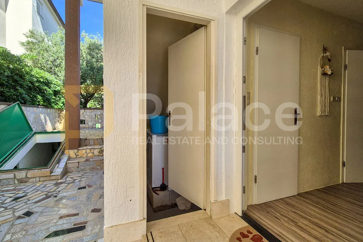 dvosoban namješten stan nedaleko plaže, vodice, 71 m2 - slika 5