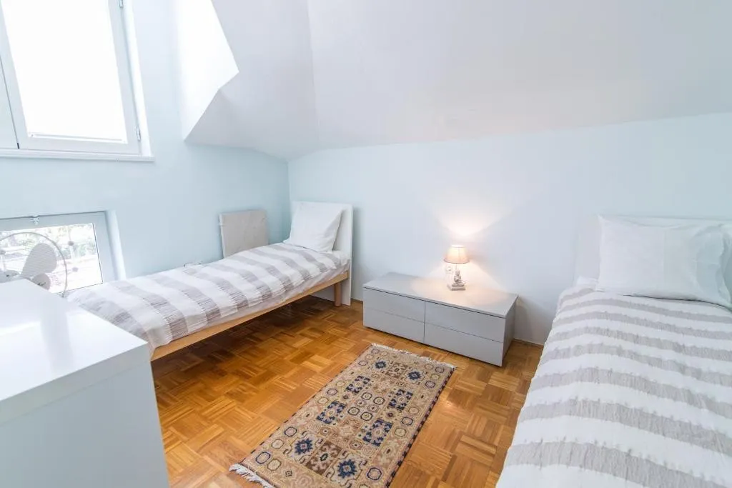 dvoetažni stan u urbanoj vili u centru grada, 200m od mora, opatija - slika 19