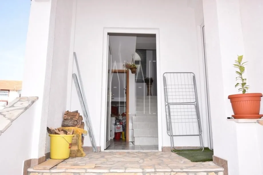 stan na katu kuće s pogledom na more, vodice, 89.00 m2 - slika 2
