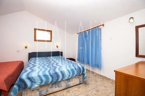 vila u mirnoj uvali s pogledom na cijelu rogoznicu - slika 18