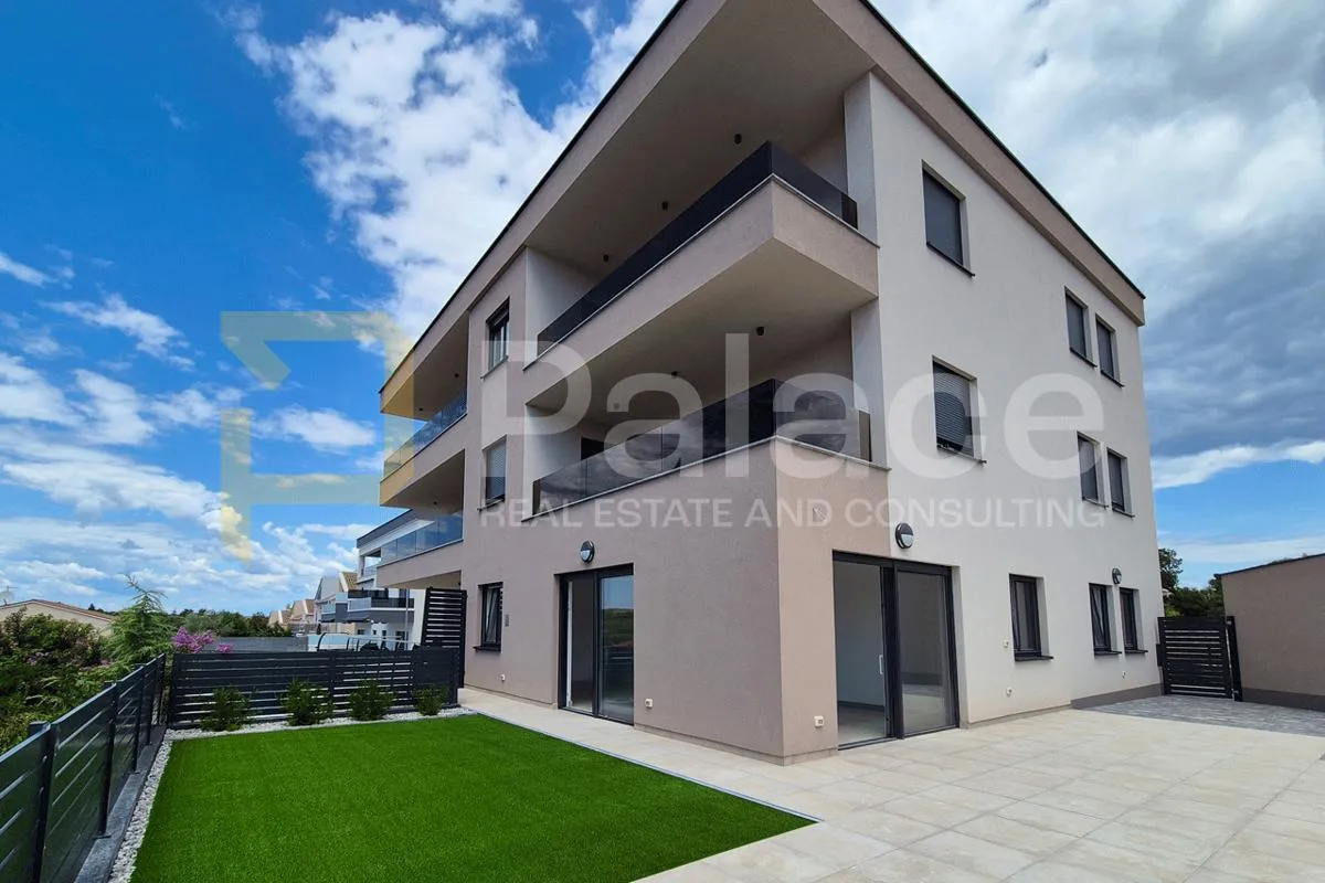 luksuzni penthouse s pogledom na more i garažom u pomeru - slika 11