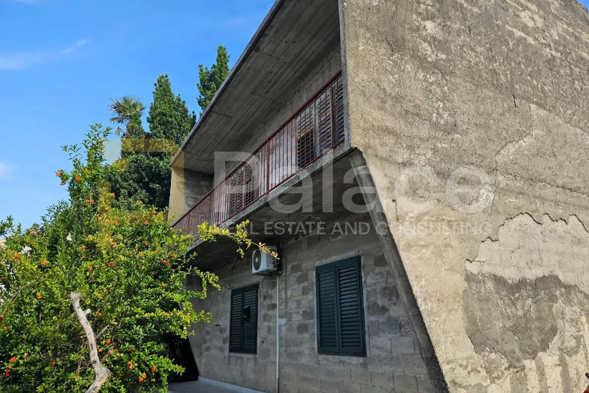 kaštela, dvoetažna kuća za renovaciju, blizina mora - slika 2
