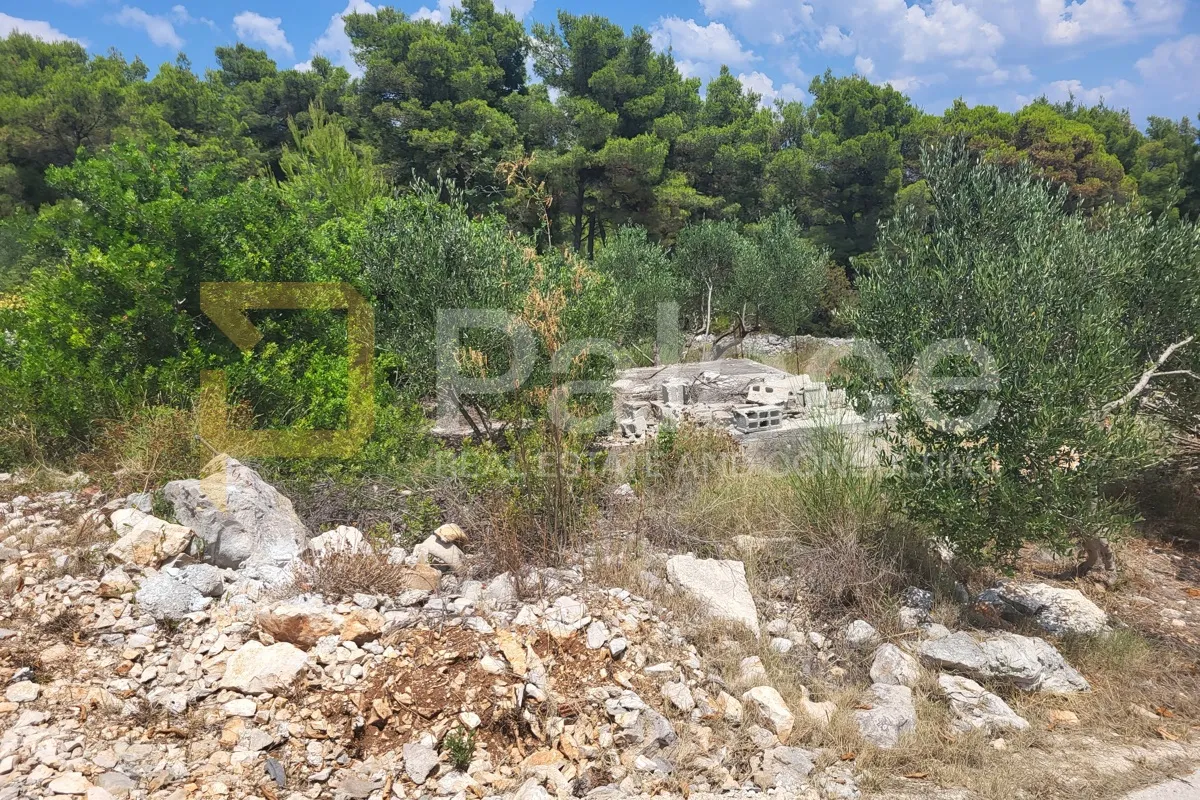 građevinsko zemljište u sumartinu na otoku braču, 914 m2 - slika 2