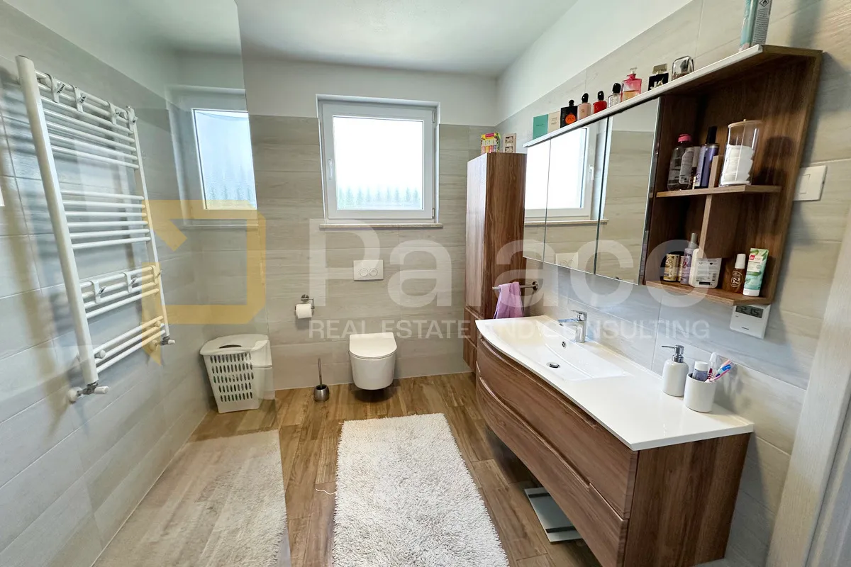 polovica zgrade - 2 stana + potencijal treće jedinice - pula - slika 22