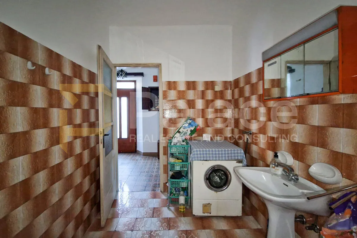obiteljska kuća u studeni sa zemljištima u okolici površine 45 000m2 - slika 13