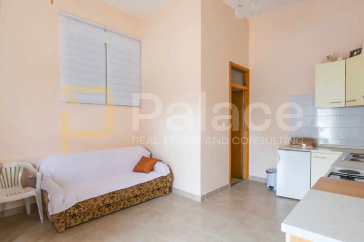 održavana kuća s apartmanima i dvorištem 500 m od mora, vodice 280 m2 - slika 6