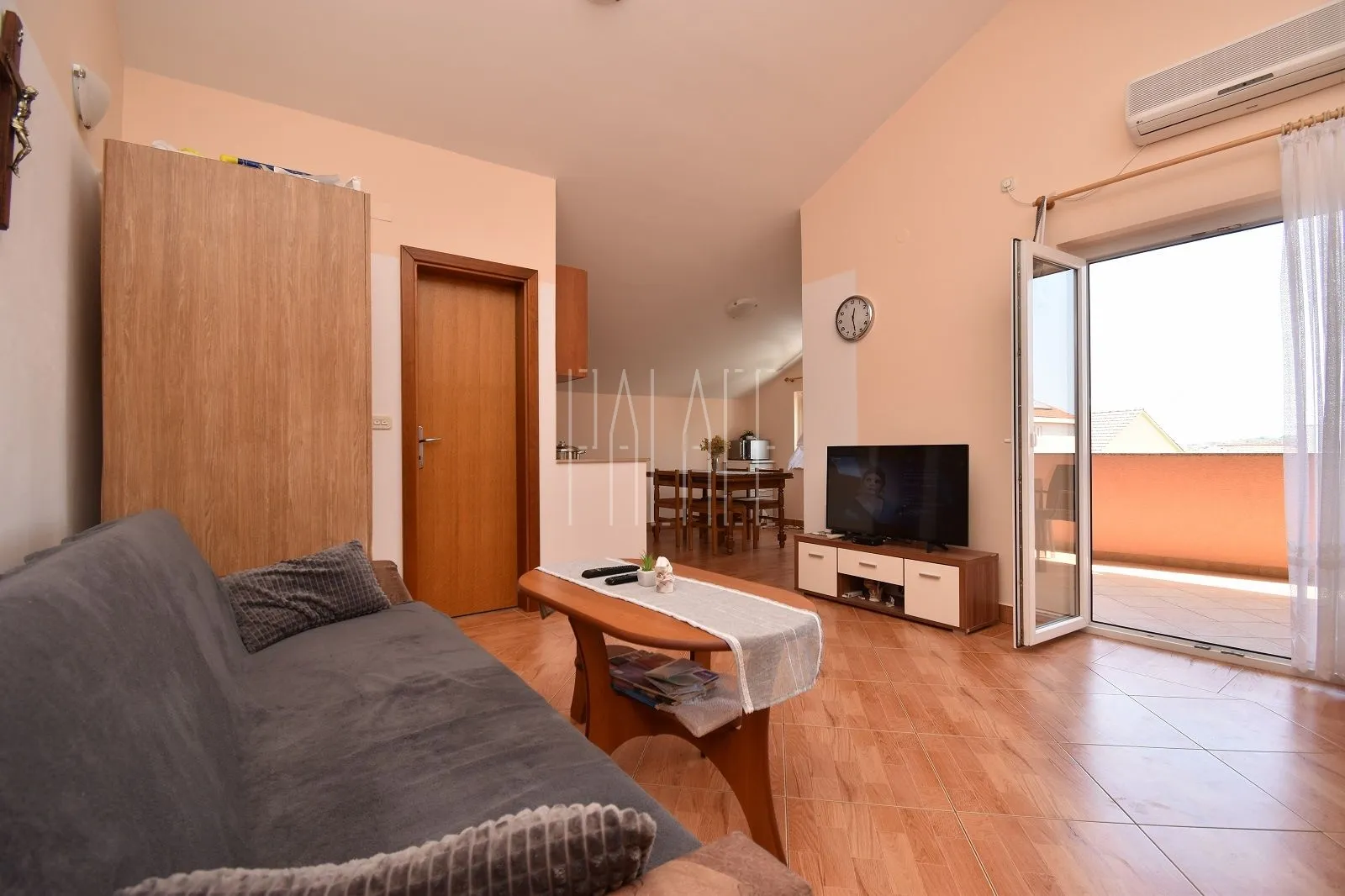 turistički objekt sa 12 apartmana s pogledom na more, srima, 650.00 m2 - slika 3