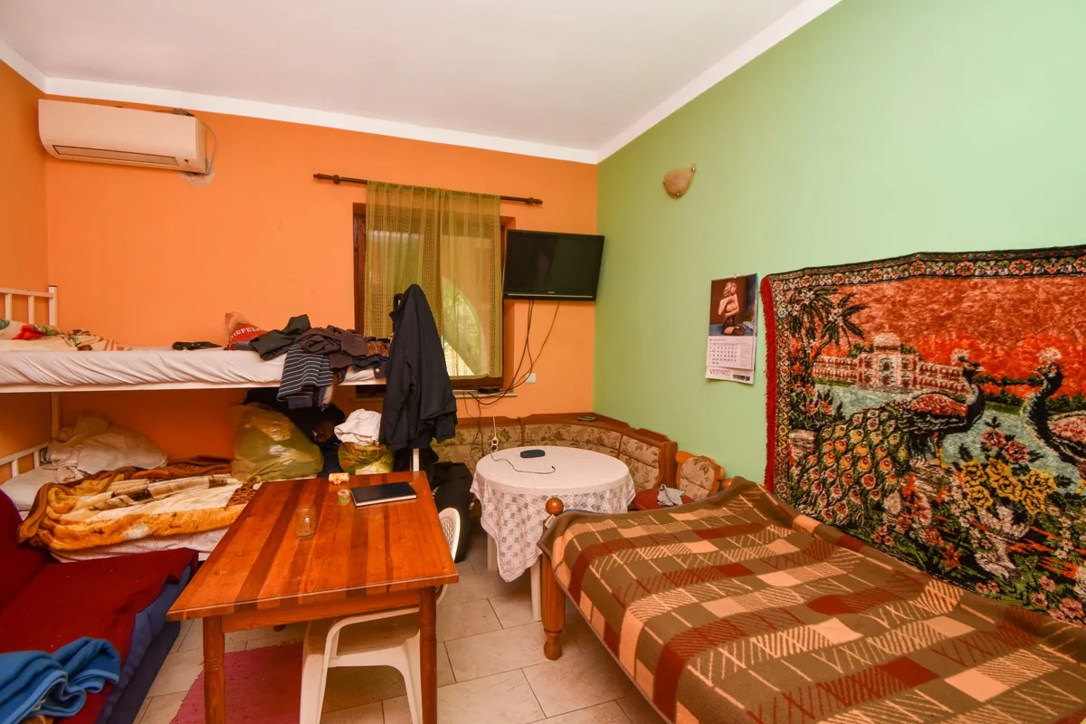 veliko imanje s kućom prizemnicom, nedaleko mora, murter-jezera 360 m2 - slika 9