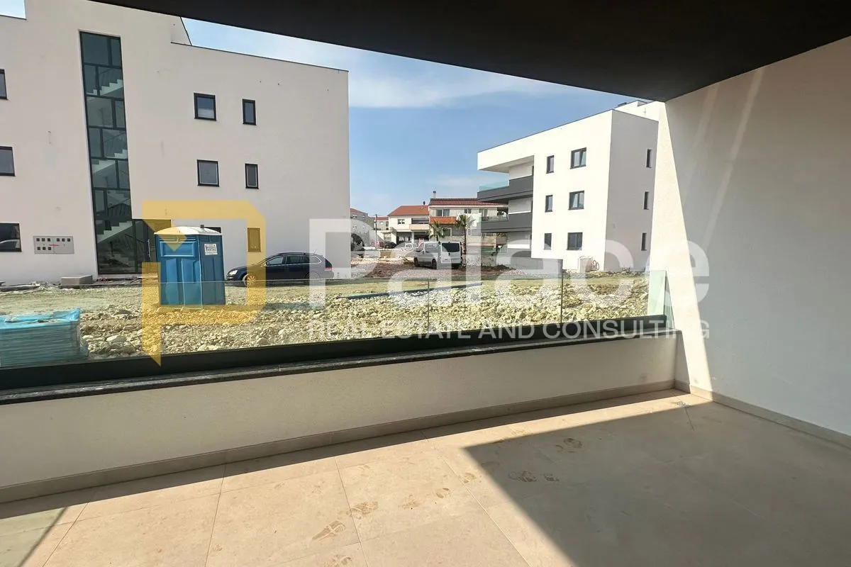 Trosobni stan sa krovnom terasom S7 146,45 m2 - Zadar