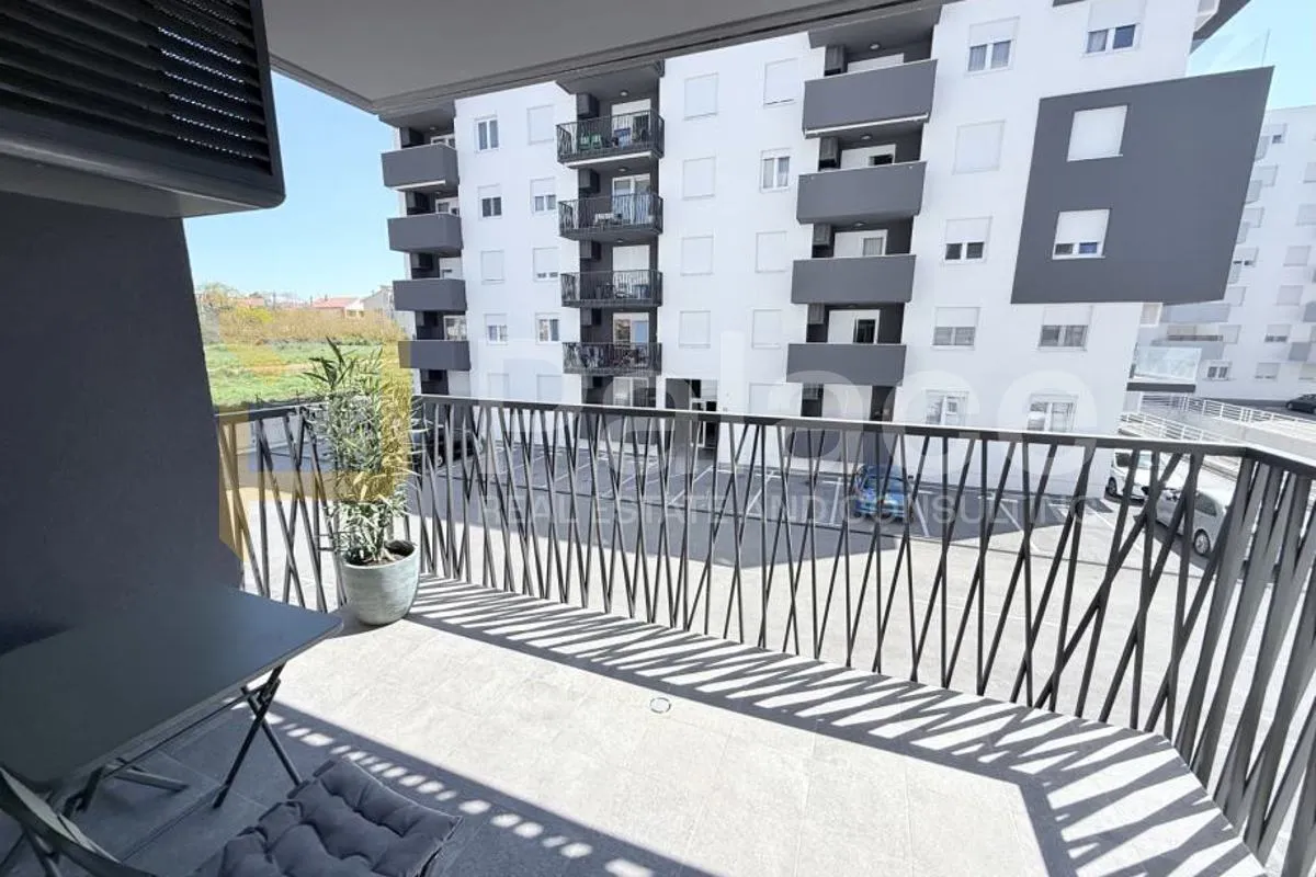 potpuno namješten trosoban stan 62m2 višnjik - slika 6