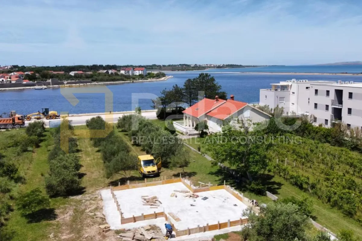 luksuzna villa - centar nina - 10 metara od mora - slika 2