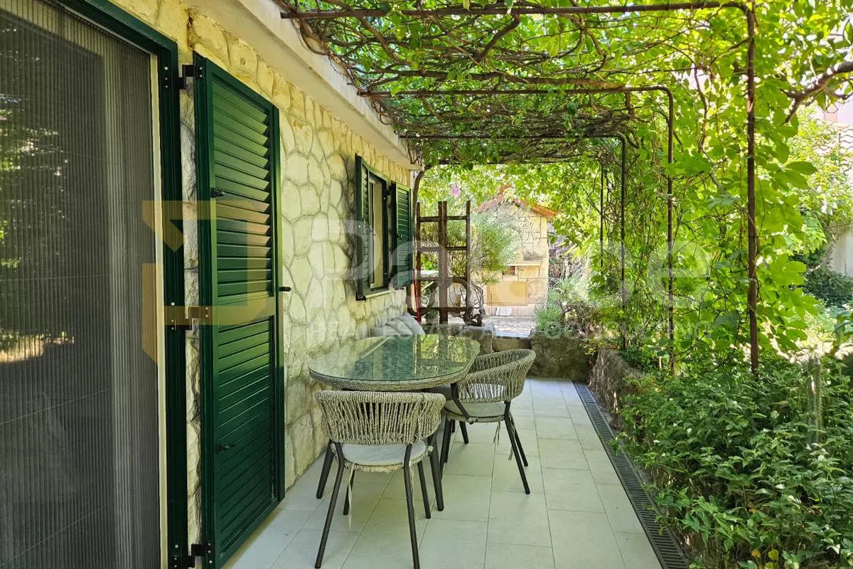 šarmantna kuća s mediteranskim vrtom, 100 m od mora, pogled i parking - slika 18