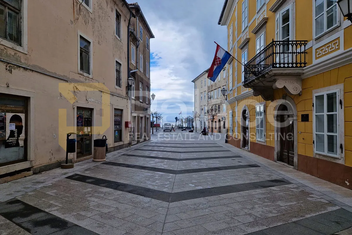 kamena zgrada 450 m² u centru senja, 100 m od mora - slika 13