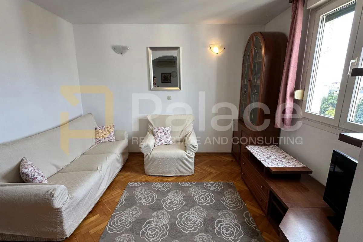 dvosoban stan s predivnim pogledom na marjan i grad - slika 6