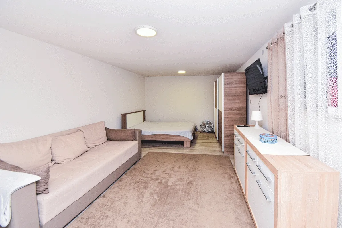 prostrani studio apartman 39m2 u primoštenu sa terasom i parkingom - slika 6