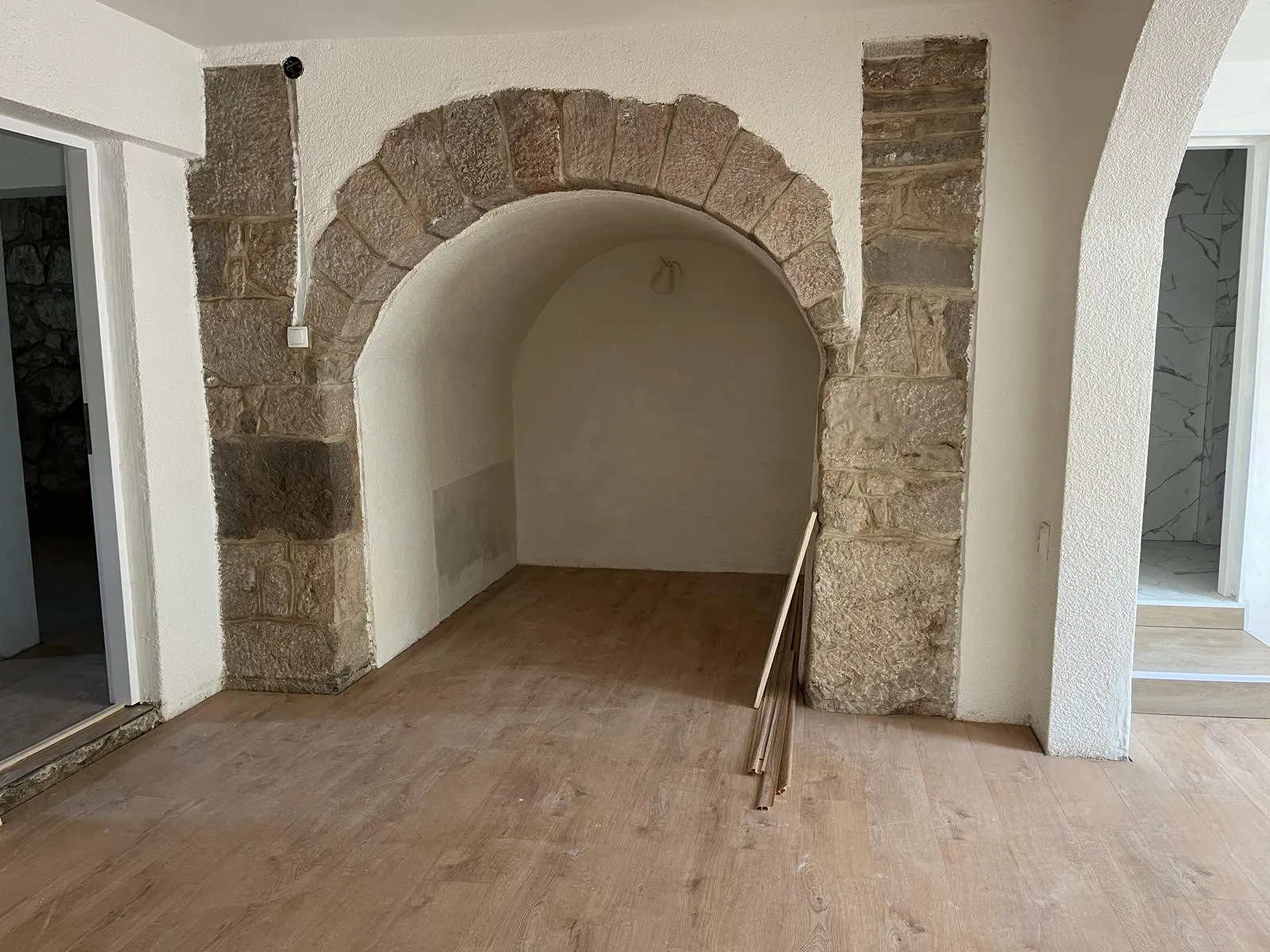 šarmantni apartman 68m2, oaza mira u bajkovitom bribiru - slika 5