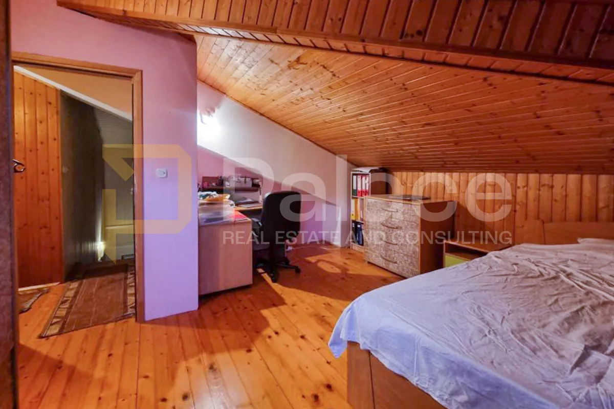 prostran dvoetažni stan površine 100 m2 s velikom terasom, šibenik - slika 10