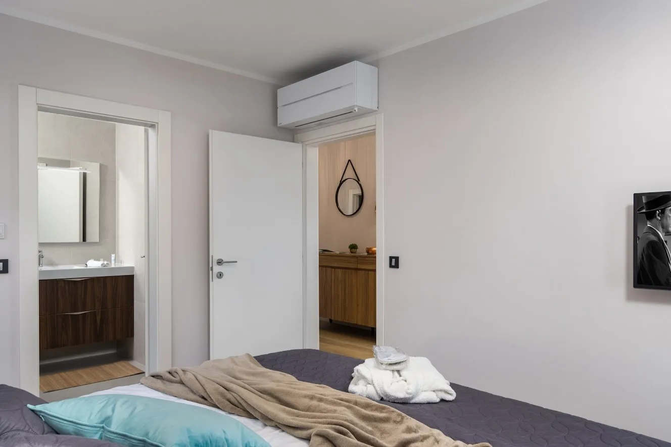 opremljena i uređena kuća s bazenom i okućnicom, 163m2 - slika 4